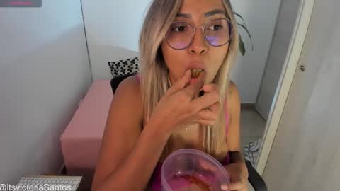 Snapshot of victoria__winner chatting on 10/28/25, 03:10 Victoria Santos online show from 10/28/25, 03:10