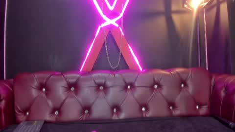 Snapshot of victoria_badgal chatting on 12/18/24, 11:19 Victoria online show from 12/18/24, 11:19