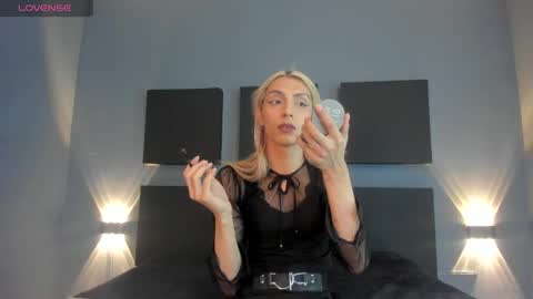 Snapshot of victoria_badgal chatting on 01/14/25, 08:15 Victoria online show from 01/14/25, 08:15