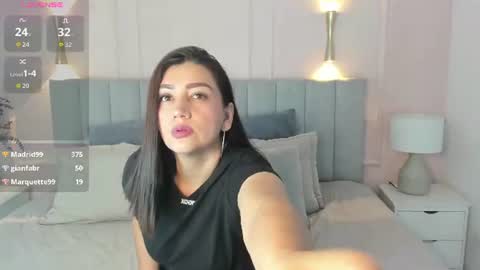 Snapshot of victoria_bourne chatting on 06/18/26, 07:07 victoria online show from 06/18/26, 07:07