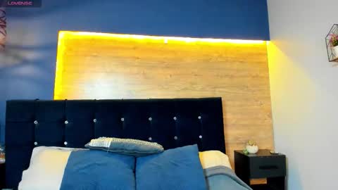 Snapshot of victoria_byte chatting on 11/16/25, 08:25 Victoria online show from 11/16/25, 08:25