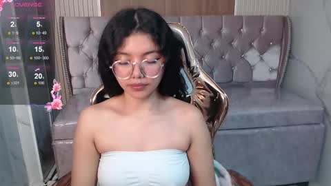 victoria_castillo_b online show from 11/21/25, 03:22