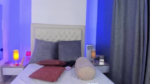 Snapshot of victoria_coxx chatting on 09/30/25, 03:00 Victoria online show from 09/30/25, 03:00