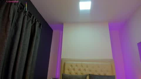 Snapshot of victoria_coxx chatting on 10/12/25, 07:57 Victoria online show from 10/12/25, 07:57