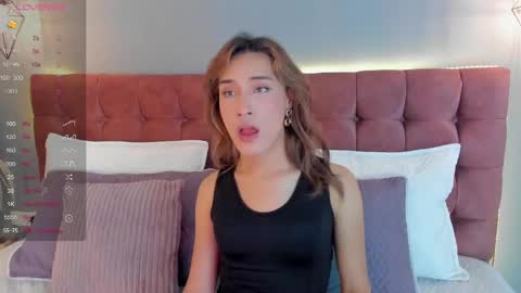 Snapshot of victoria_decapri chatting on 11/19/25, 08:09 victoria online show from 11/19/25, 08:09