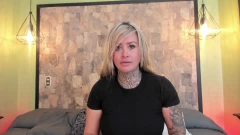 Im Victoria Divine online show from 05/21/26, 10:17