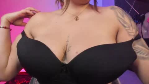 victoria_floyd1 online show from 04/25/26, 10:18