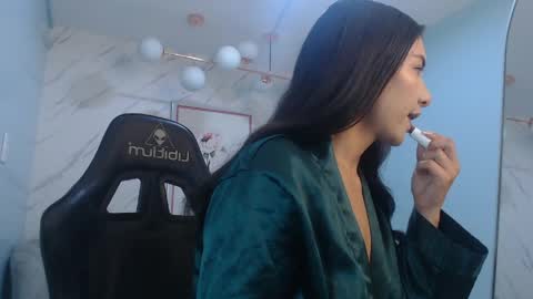 Snapshot of victoria_hernandez_t chatting on 04/24/26, 01:46 Victoria online show from 04/24/26, 01:46
