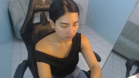Snapshot of victoria_hernandez_t chatting on 04/25/26, 01:41 Victoria online show from 04/25/26, 01:41
