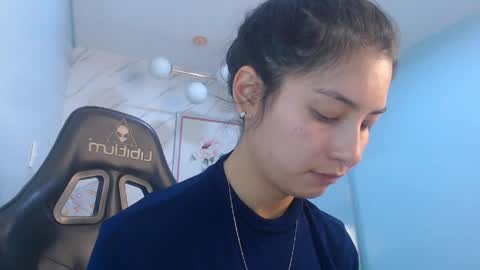 Snapshot of victoria_hernandez_t chatting on 04/27/26, 12:58 Victoria online show from 04/27/26, 12:58