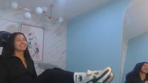 Snapshot of victoria_hernandez_t chatting on 04/28/26, 01:05 Victoria online show from 04/28/26, 01:05