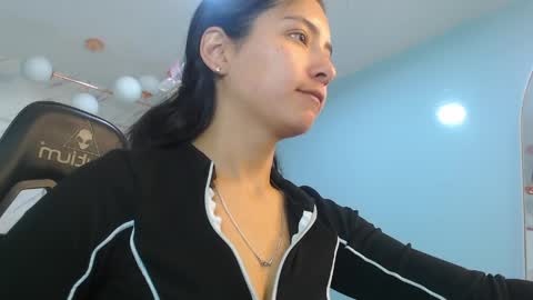 Snapshot of victoria_hernandez_t chatting on 04/29/26, 01:04 Victoria online show from 04/29/26, 01:04