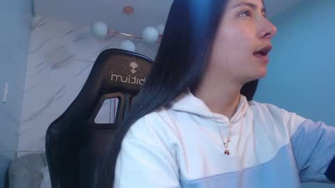 Snapshot of victoria_hernandez_t chatting on 05/11/26, 01:17 Victoria online show from 05/11/26, 01:17