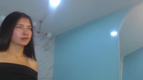 Snapshot of victoria_hernandez_t chatting on 05/22/26, 01:17 Victoria online show from 05/22/26, 01:17