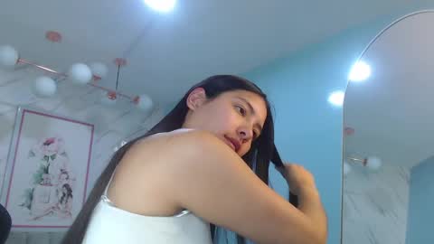 Snapshot of victoria_hernandez_t chatting on 05/26/26, 01:07 Victoria online show from 05/26/26, 01:07