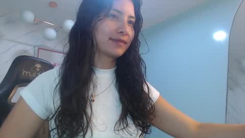 Snapshot of victoria_hernandez_t chatting on 05/27/26, 01:08 Victoria online show from 05/27/26, 01:08