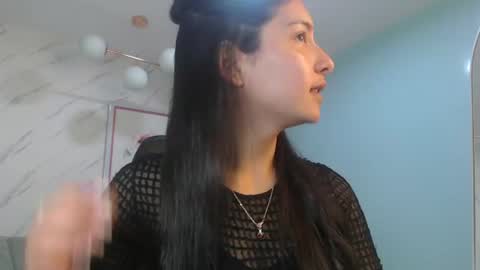 Snapshot of victoria_hernandez_t chatting on 06/19/26, 01:15 Victoria online show from 06/19/26, 01:15
