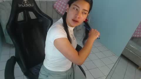 Snapshot of victoria_hernandez_t chatting on 07/17/26, 01:18 Victoria online show from 07/17/26, 01:18