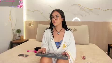  Victoria H  online show from 06/12/26, 11:42
