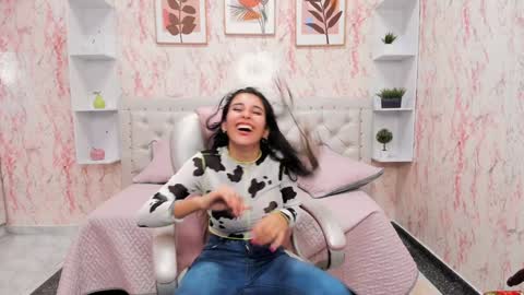 Victoria Houston  online show from 01/03/25, 05:06