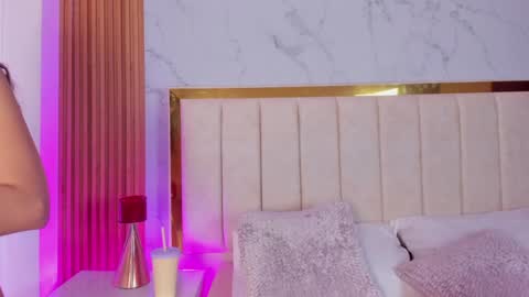  Victoria Lozano  online show from 12/17/24, 12:11