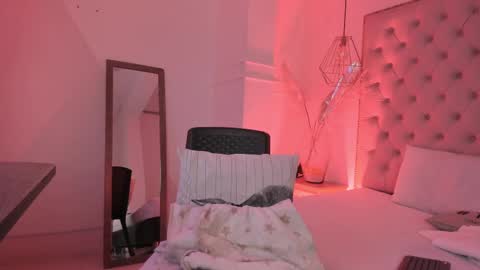 Snapshot of victoria_kitt chatting on 03/11/25, 10:20 victoria_kitt online show from 03/11/25, 10:20