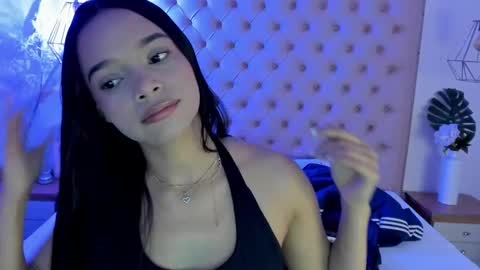 Snapshot of victoria_kitt chatting on 09/18/25, 07:38 victoria_kitt online show from 09/18/25, 07:38