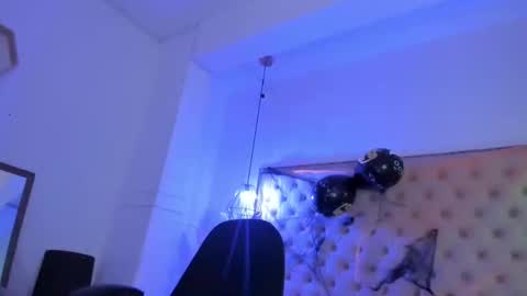 Snapshot of victoria_kitt chatting on 10/18/25, 07:03 victoria_kitt online show from 10/18/25, 07:03
