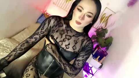 Snapshot of victoria_madness_dominatrix chatting on 03/17/26, 05:33 Victoria online show from 03/17/26, 05:33