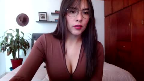 VICTORIA MARTELO online show from 04/09/26, 05:07