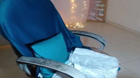 VICKY online show from 01/19/25, 01:53