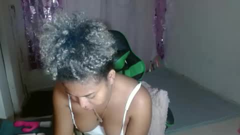 Snapshot of victoria_miler chatting on 12/03/25, 12:58 VICKY online show from 12/03/25, 12:58