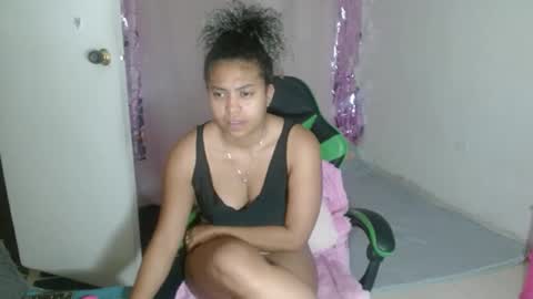 Snapshot of victoria_miler chatting on 12/14/25, 02:33 VICKY online show from 12/14/25, 02:33