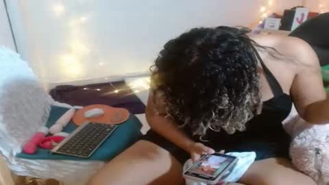 Snapshot of victoria_miler chatting on 12/18/25, 12:06 VICKY online show from 12/18/25, 12:06