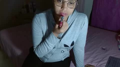 VICKY online show from 05/15/26, 11:34