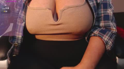 Snapshot of victoria_monteroo chatting on 12/22/24, 11:52 Call me Vic online show from 12/22/24, 11:52