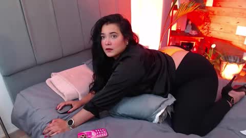 Snapshot of victoria_monteroo chatting on 10/27/25, 12:47 Call me Vic online show from 10/27/25, 12:47