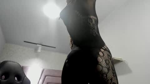 Snapshot of victoria_noir_18 chatting on 11/08/25, 07:01 Vicky online show from 11/08/25, 07:01