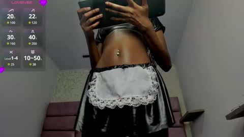 Snapshot of victoria_noir_18 chatting on 11/26/25, 07:04 Vicky online show from 11/26/25, 07:04