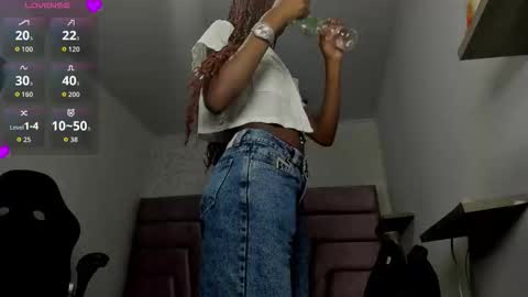 Snapshot of victoria_noir_18 chatting on 11/27/25, 07:16 Vicky online show from 11/27/25, 07:16