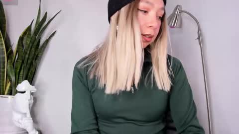 D A N I online show from 10/28/25, 05:04