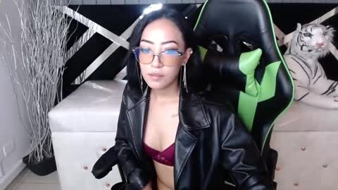 Victoria  online show from 01/11/25, 04:57