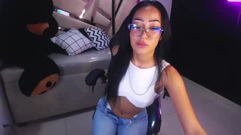 Victoria  online show from 02/25/25, 05:04