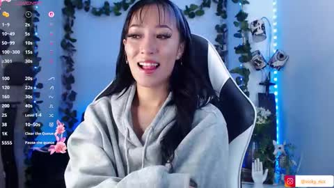 Snapshot of victoria_ricci_a chatting on 11/25/25, 07:03 Victoria online show from 11/25/25, 07:03