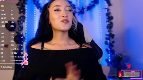 Snapshot of victoria_ricci_a chatting on 04/07/26, 12:00 Victoria online show from 04/07/26, 12:00