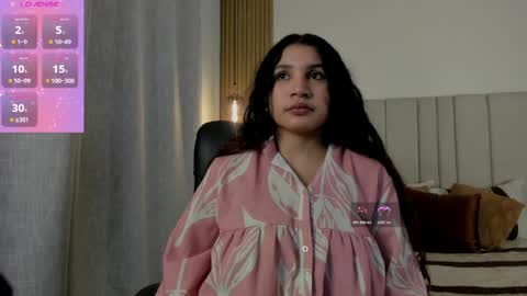 Snapshot of victoria_rossee chatting on 04/14/26, 12:33 VICTORIA online show from 04/14/26, 12:33