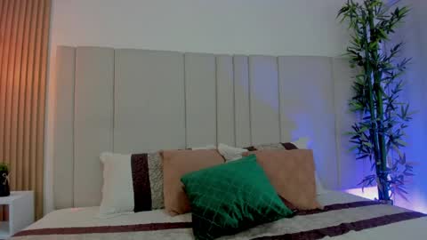 Snapshot of victoria_rossee chatting on 05/11/26, 02:45 VICTORIA online show from 05/11/26, 02:45