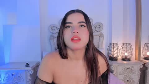 Snapshot of victoria_vallejo chatting on 12/10/24, 11:32 victoria  online show from 12/10/24, 11:32