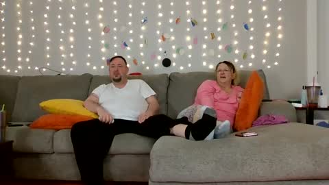 Snapshot of victoriaandjesse chatting on 12/21/24, 12:27 Victoria and Jesse online show from 12/21/24, 12:27