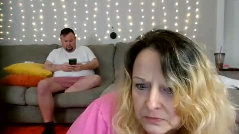 Snapshot of victoriaandjesse chatting on 12/22/24, 07:11 Victoria and Jesse online show from 12/22/24, 07:11